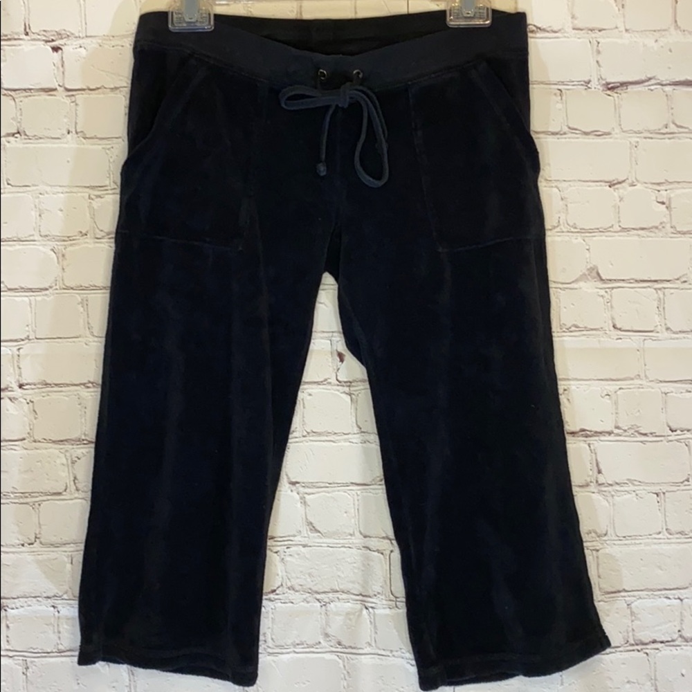 Juicy Couture Capri Pants in Black